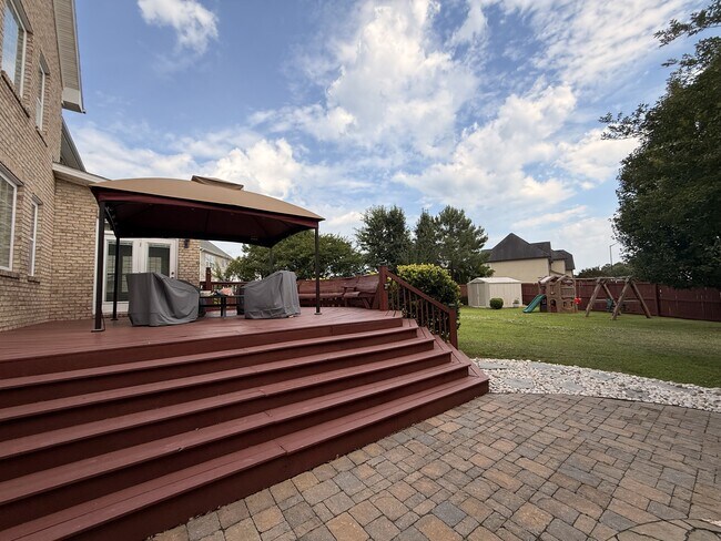 Building Photo - 704 Stagecoach Dr