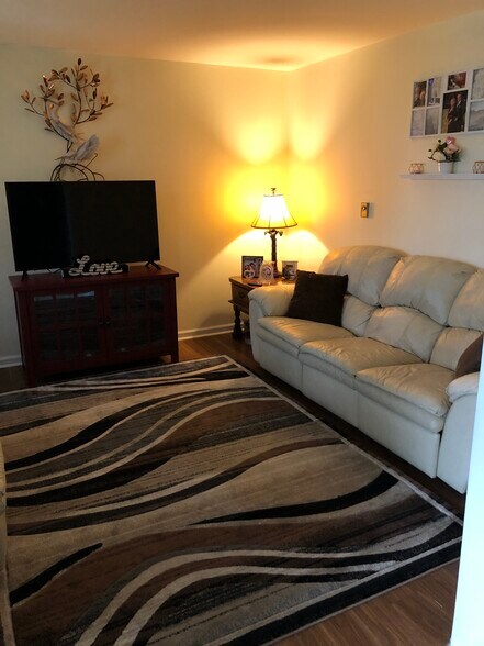 Building Photo - 701 Market St