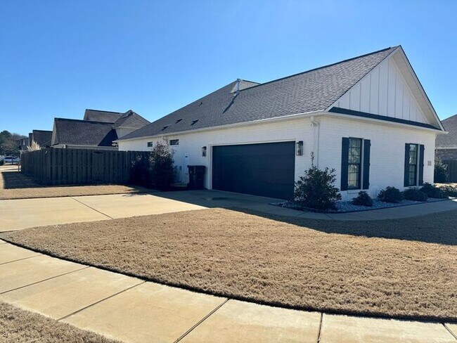 Building Photo - Pre-lease today for a late May move in