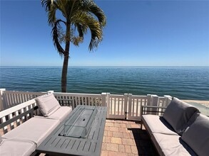 Building Photo - 4942 Coquina Key Dr SE