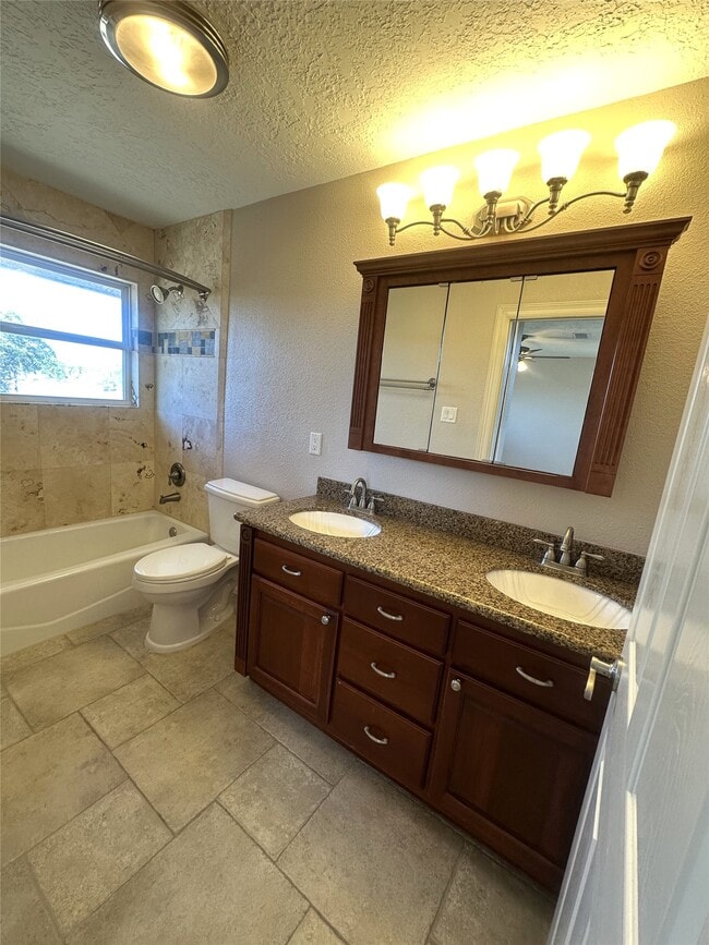 Building Photo - 20527 Rio Villa Dr