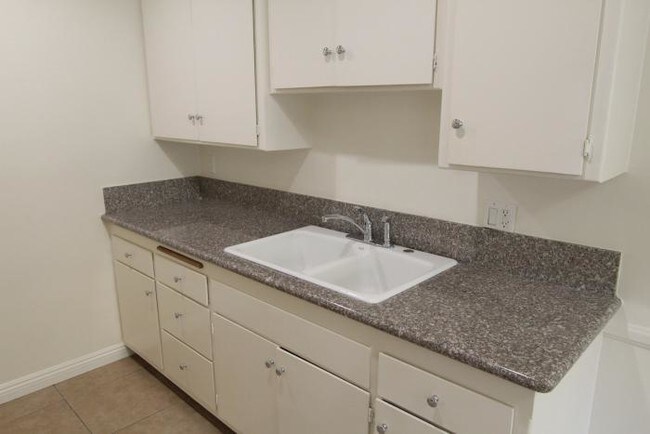 Building Photo - 1 bedroom in Los Angeles CA 90027