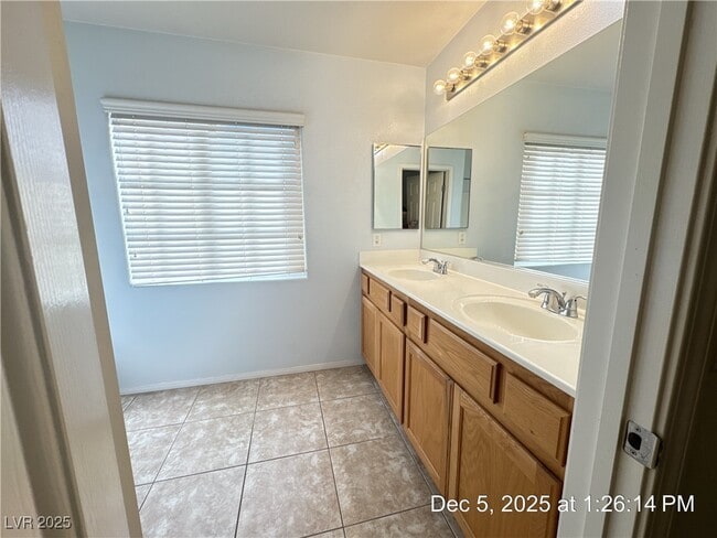 Building Photo - 11143 African Sunset St