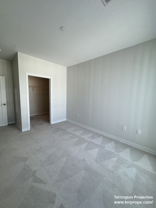 Building Photo - 289 Walk Hill St