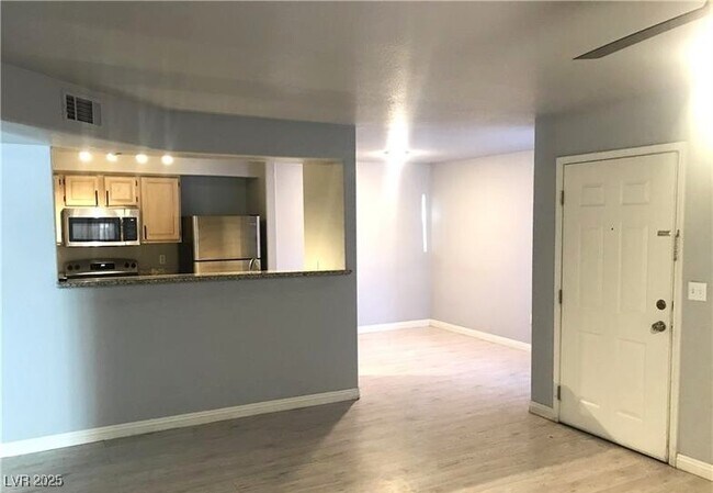 Building Photo - 555 E Silverado Ranch Blvd