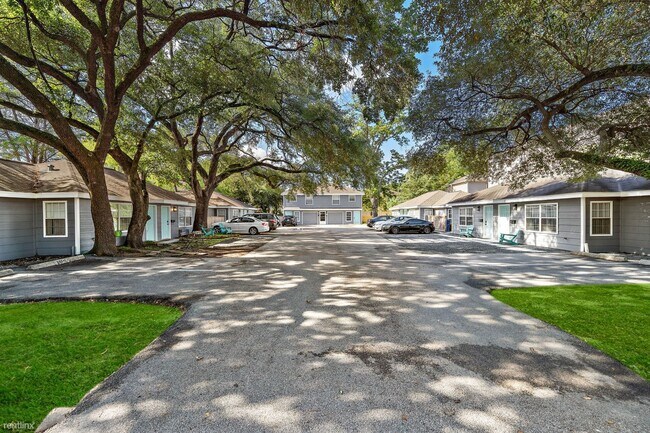 Building Photo - 1 br, 1 bath Duplex - 230 West 27th Street 2