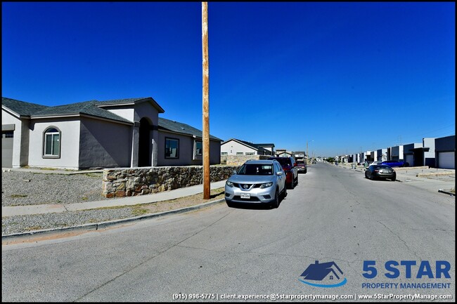 Building Photo - 14945 Tierra Escape Ave