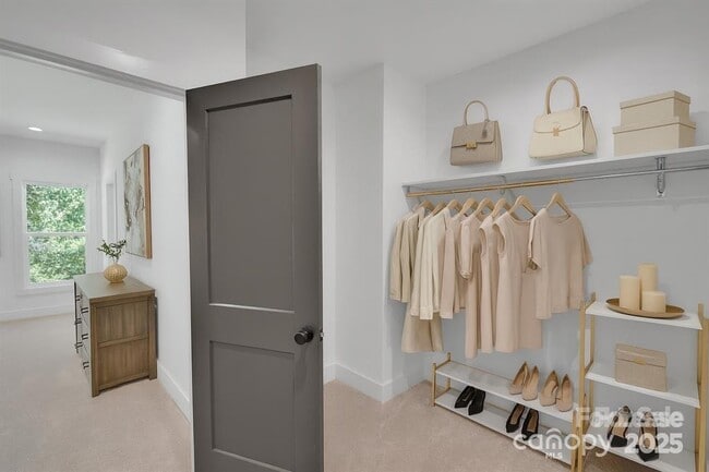 Building Photo - 5615 Lantana Ave