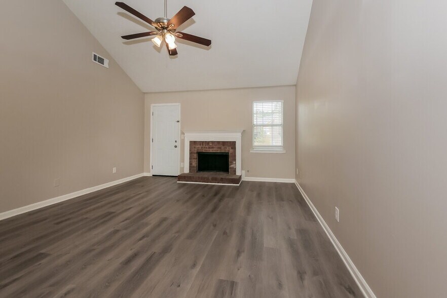 Building Photo - 2081 Wedgewood Dr
