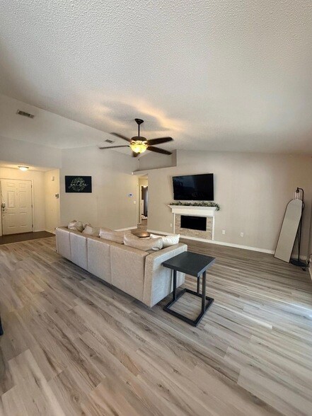 Building Photo - 205 Villacrest Dr