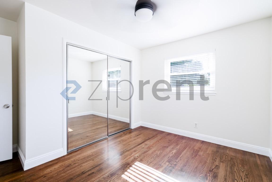 Building Photo - Unit 1