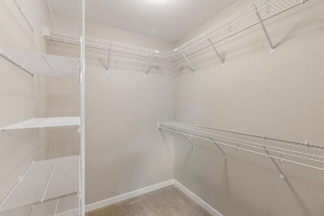 Building Photo - PRIVATE BACKYARD!! 4 Bedroom, 3 Bath Home in Ankeny