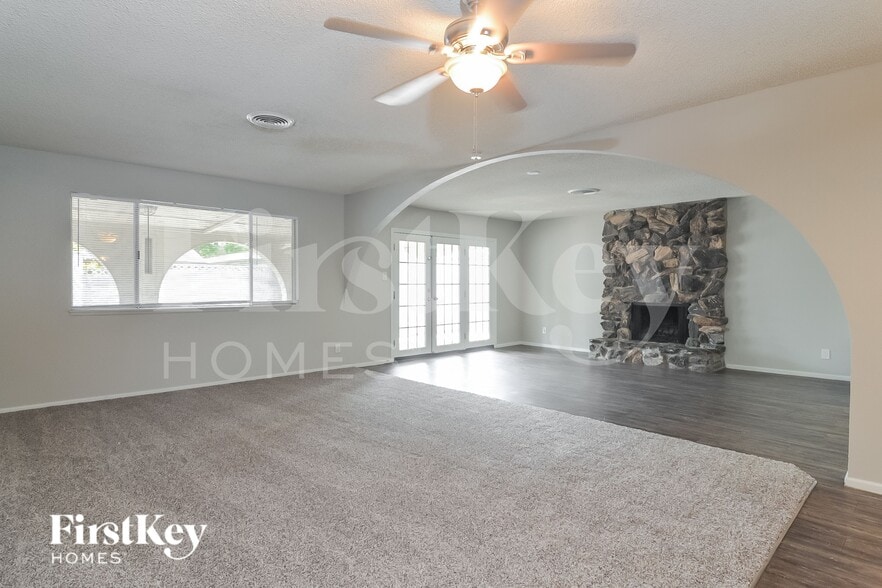 Building Photo - 4071 Oakhill Ave