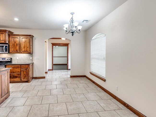 Building Photo - 2121 Mill Creek Way