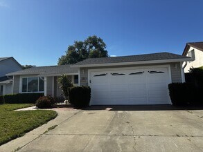 Building Photo - 3221 San Carlos Way