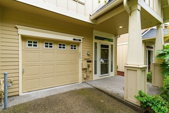 Building Photo - 17208 SW Pleasanton Ln