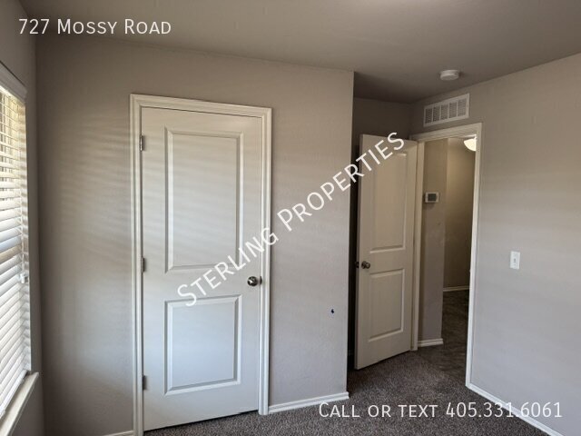 Building Photo - 727 Mossy Rd
