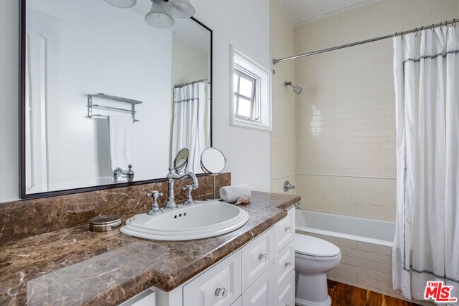 Building Photo - 765 N Almar Ave