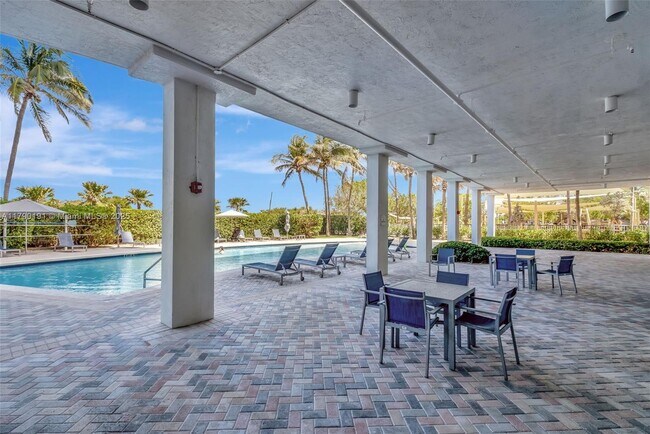 Building Photo - 6515 Collins Ave