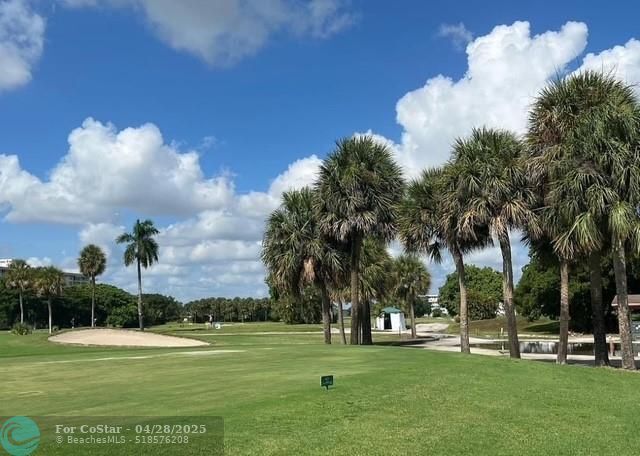 Building Photo - 3150 N Palm Aire Dr