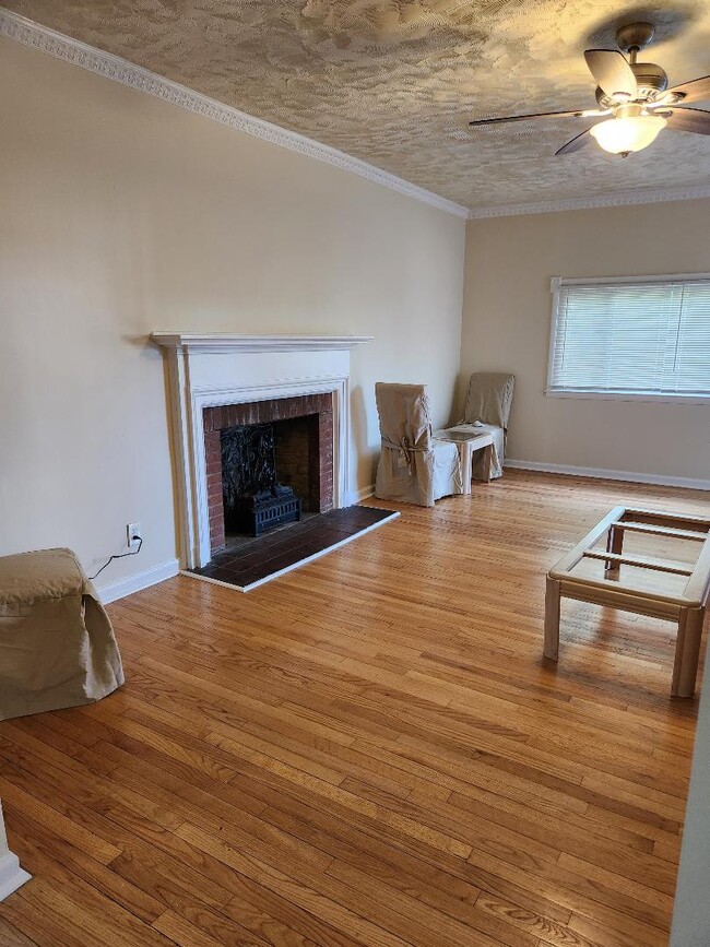 Building Photo - 2701 Woodsdale Ave