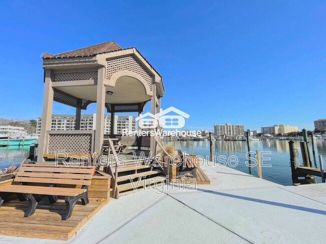 Building Photo - 411 Harbour Point
