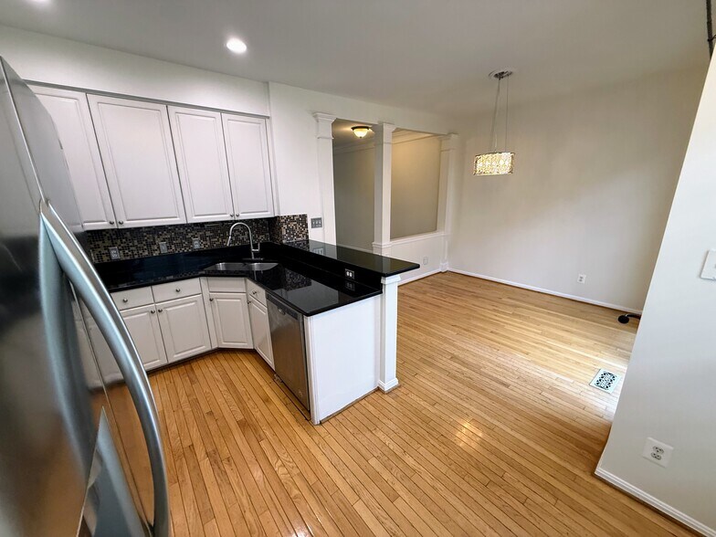 Building Photo - 6020 Lincolnia Rd