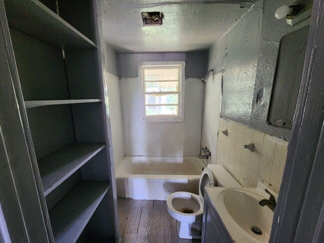 Building Photo - 336 E Olive St