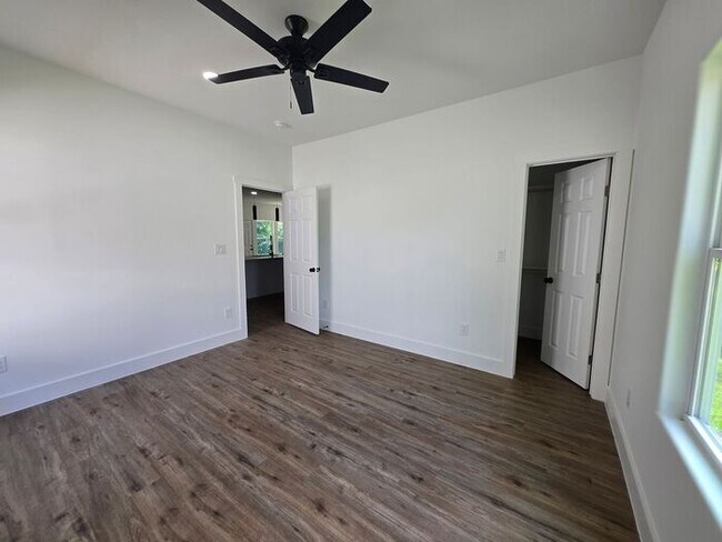 Building Photo - Stunning New Build
