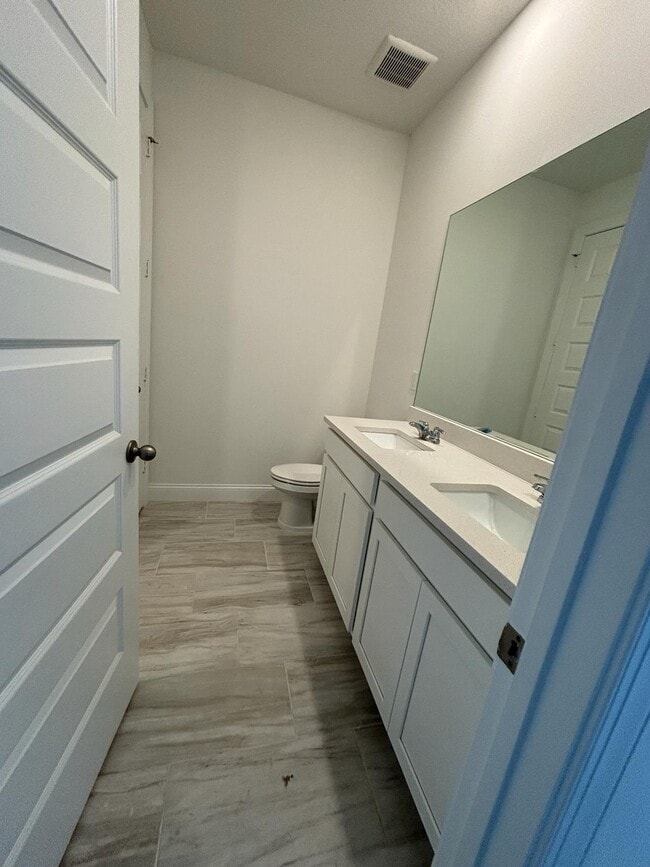 Building Photo - 8666 Dahlia Cir