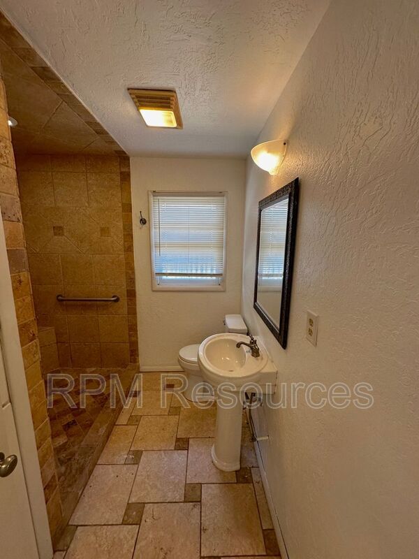 Building Photo - 2136 Carlton Way