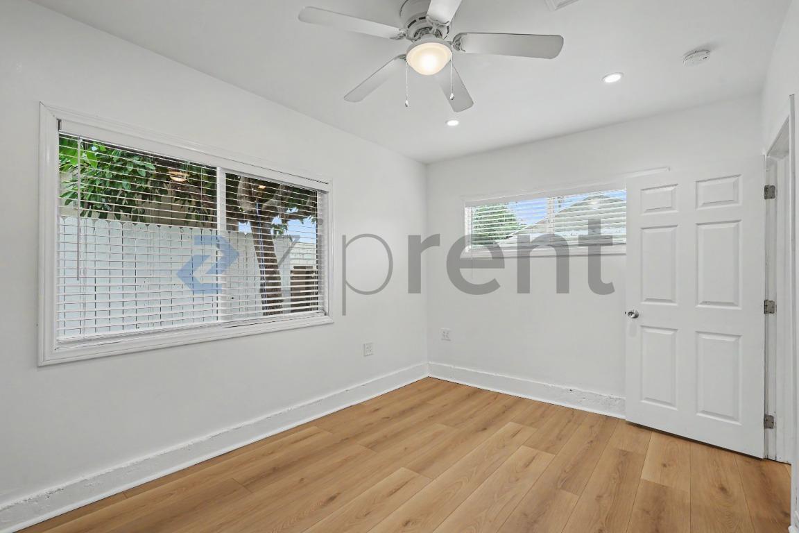 Building Photo - Unit