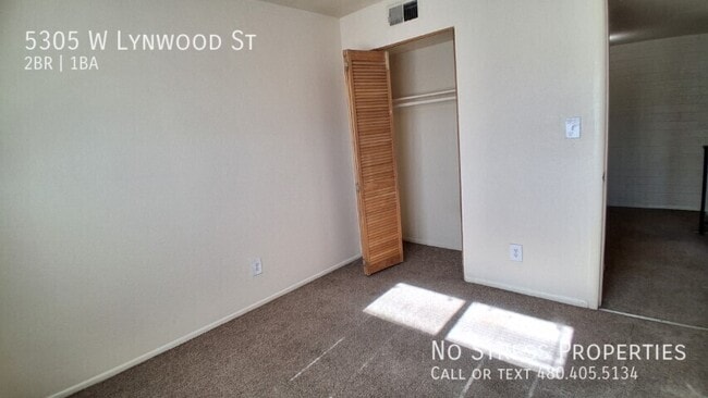 Building Photo - 5305 W Lynwood St