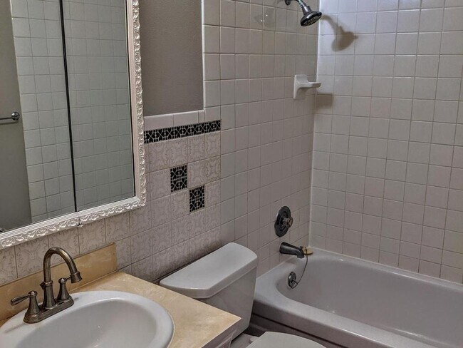 Building Photo - 2 bedroom in Fremont CA 94555