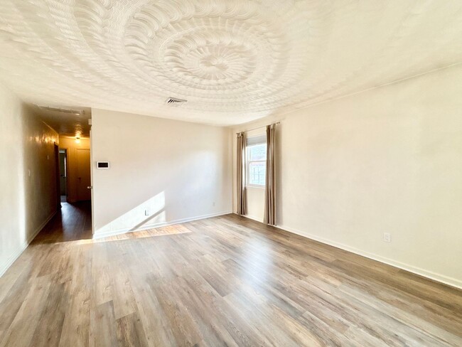 Building Photo - Cozy Brick Ranch in Norfolk!