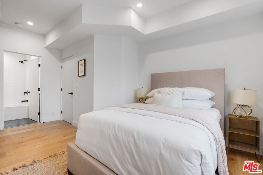 Building Photo - 5629 Murray Ln