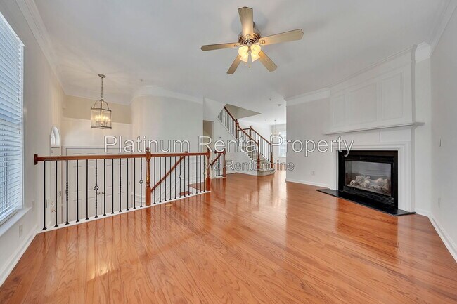 Building Photo - 221 Balaban Cir