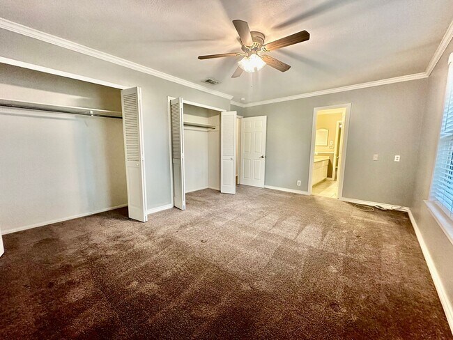 Building Photo - July Move-In Special - Fabulous 4/2 single...