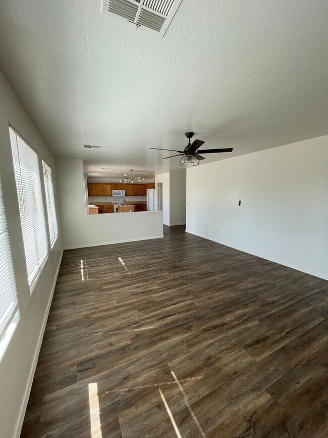 Building Photo - Massive 4 bedroom- 3 car garage- Large loft- Maricopa