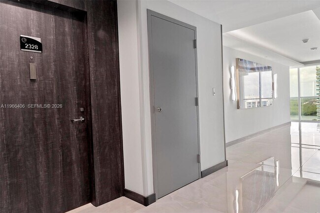 Building Photo - 16445 Collins Ave