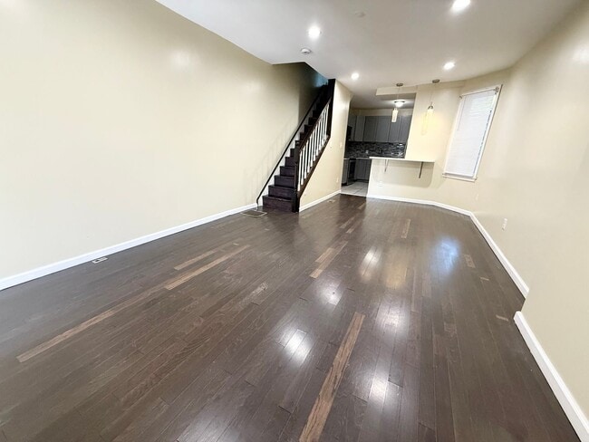 Building Photo - Gorgeous 3-Bedroom Townhome in Elmwood Park! Available NOW!