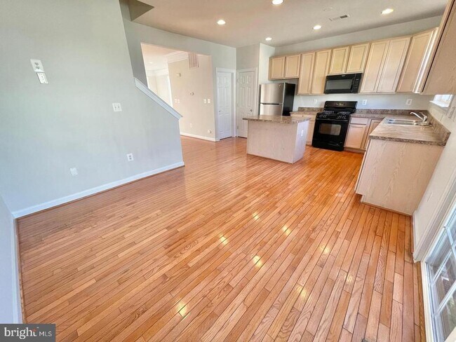 Building Photo - 8090 Whispering Wind Ln