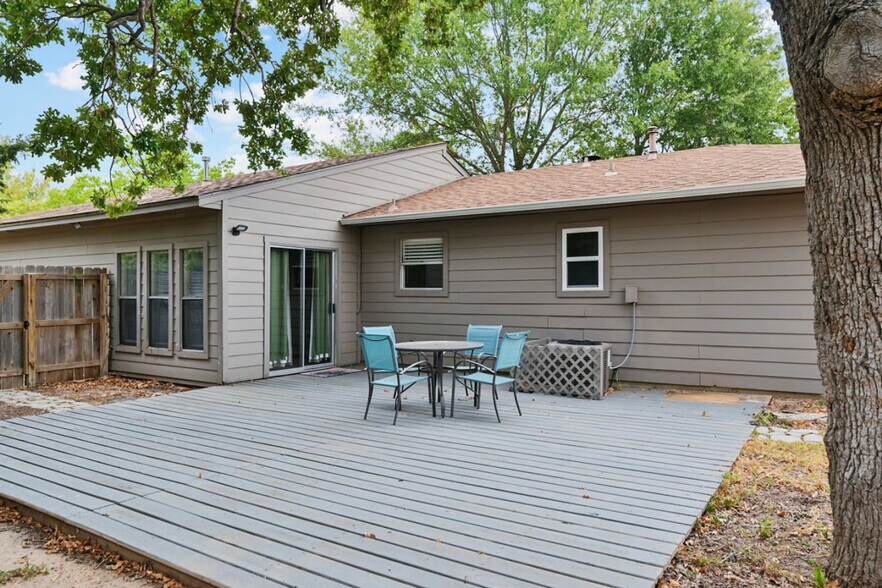 Building Photo - 3906 Sioux Cir