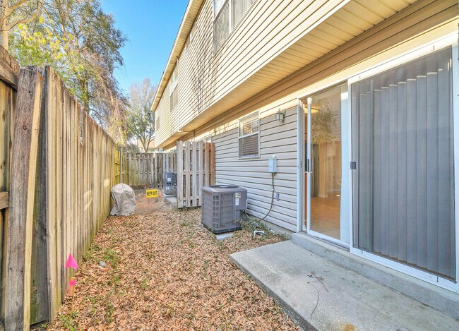 Building Photo - 1022 Rockport Dr