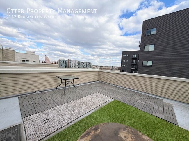 Building Photo - 2142 Kensington Walk