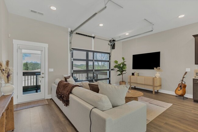 Building Photo - 253 Stonecrest Cir