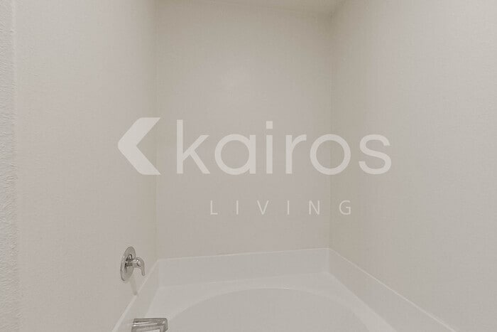 Building Photo - 10631 Hillside Creek Dr