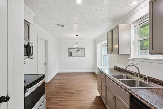 Building Photo - 11414 Montverde Ln