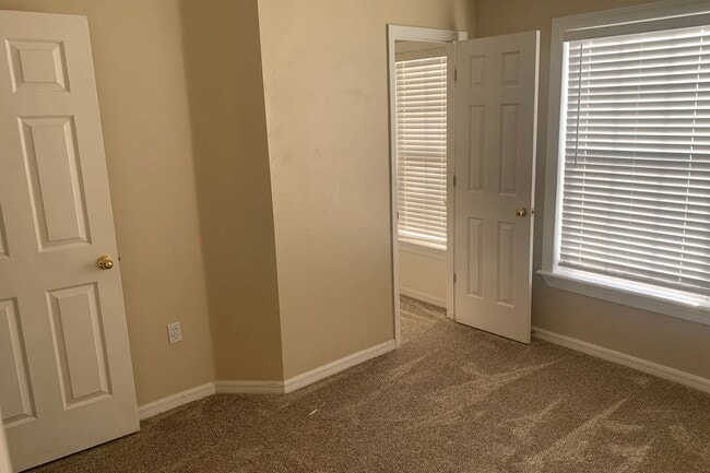 Building Photo - 12755 Sunland Ct