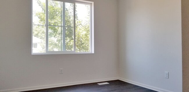Building Photo - Move in Ready! - Tumwater Hill home with 3...